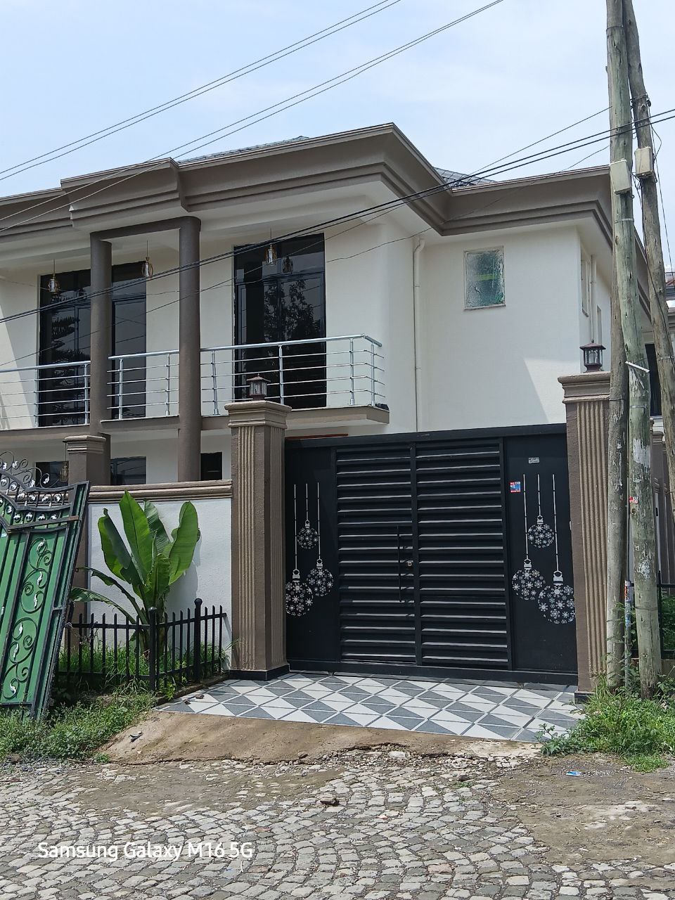 200 ካሬ የሚሸጥ G+2 ቤት በፊጋ