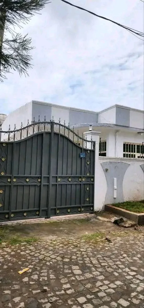 150 ካሬ የሚሸጥ ቤት በአያት