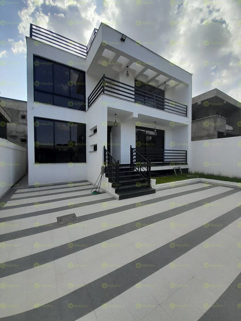 250 ካሬ የሚሸጥ G+1 ቤት በአያት