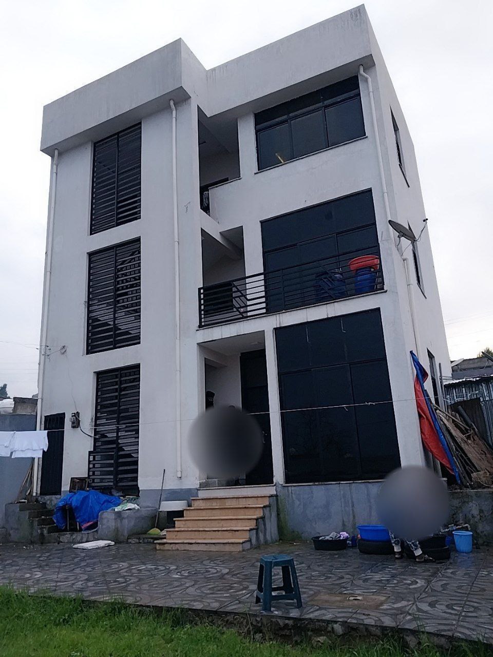 220 ካሬ የሚሸጥ G+2 ቤት በኮተቤ 02