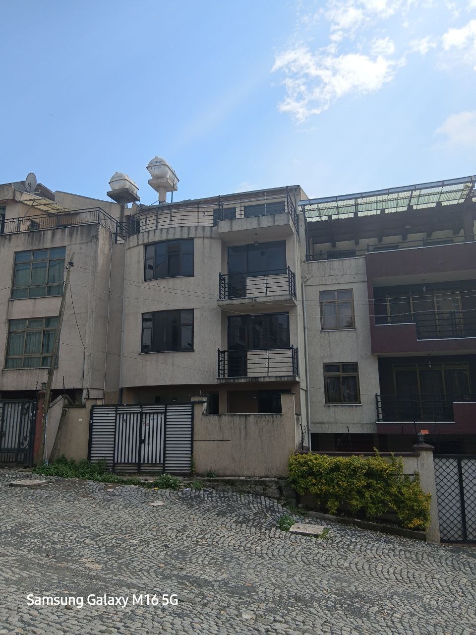 72 ካሬ የሚሸጥ G+2  ቤት ቤት በሰሚት