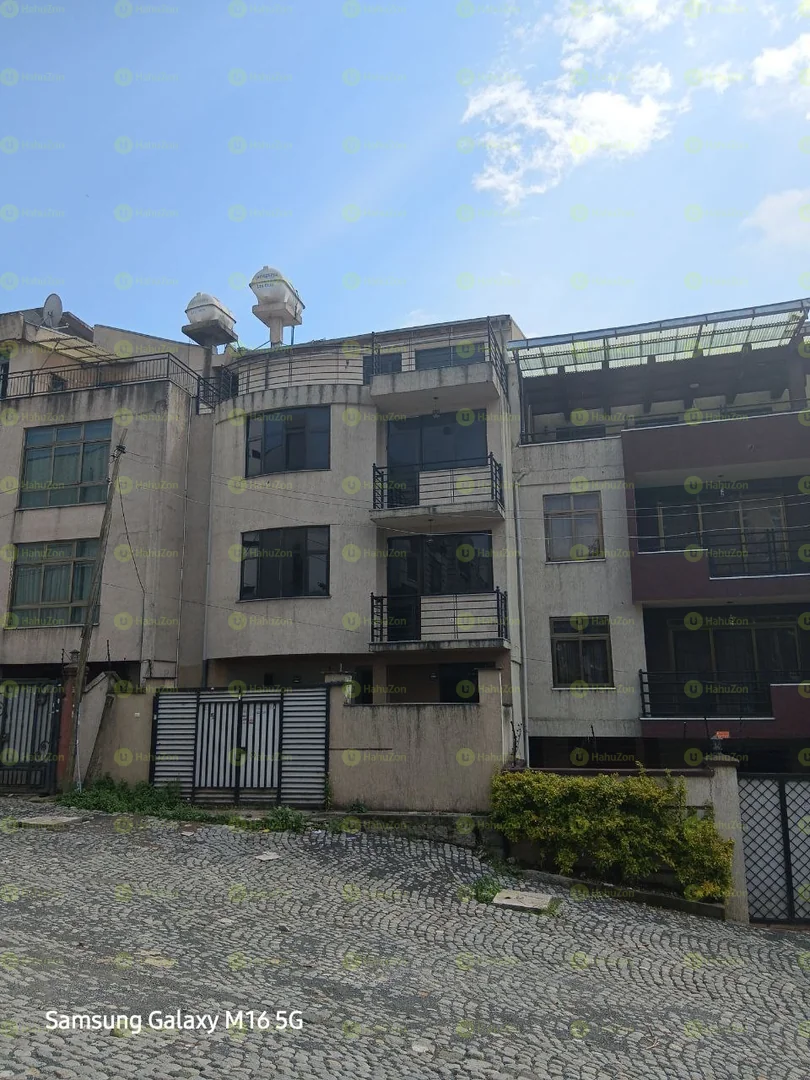 72 ካሬ የሚሸጥ G+2  ቤት ቤት በሰሚት