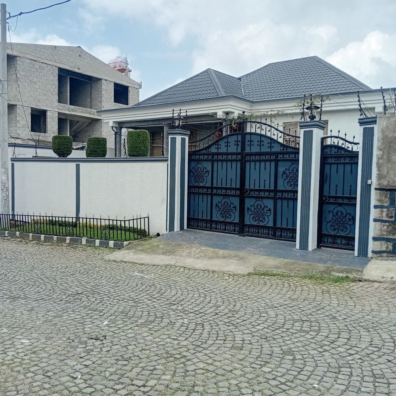 500 ካሬ የሚሰጥ ዘመናዊ ቪላ ቤት በወሰን