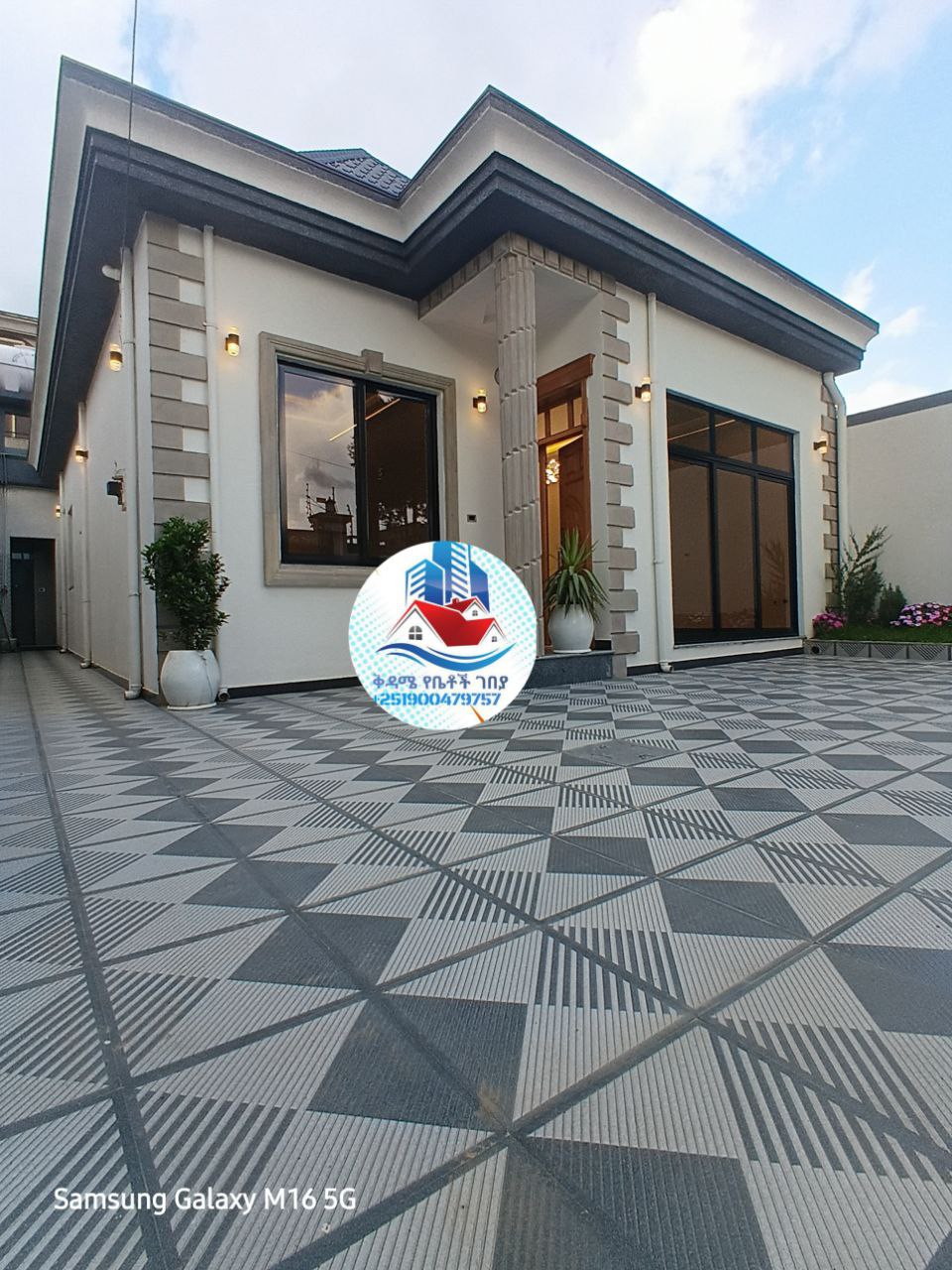 205 ካሬ የሚሸጥ ቪላ ቤት በወሰን