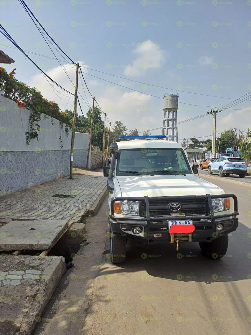 2018 Model-Toyota Land Cruiser - Long Beze