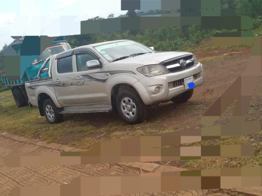 2011 Model-Toyota Hilux Double cap