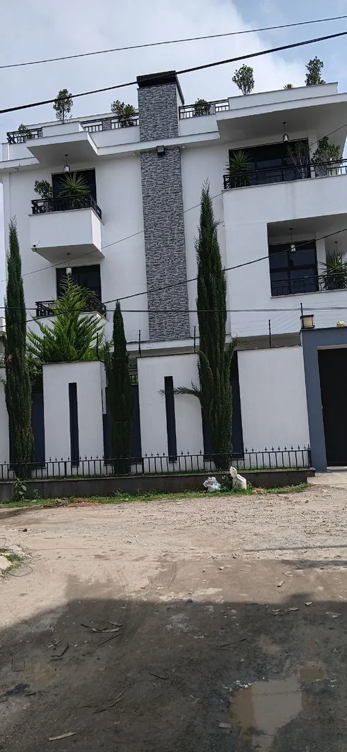 400 ካሬ የሚሸጥ ቆንጆ ዘመናዊ G+3 ቤት በአያት