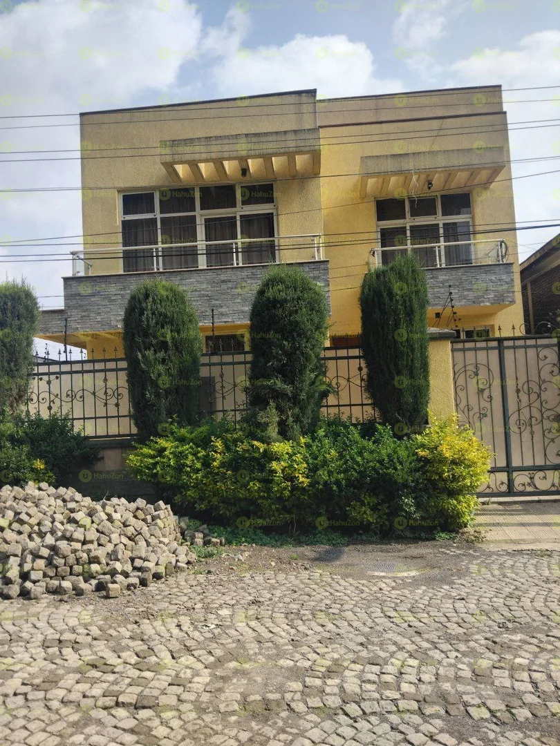 300 ካሬ የሚሸጥ ቤት በአያት