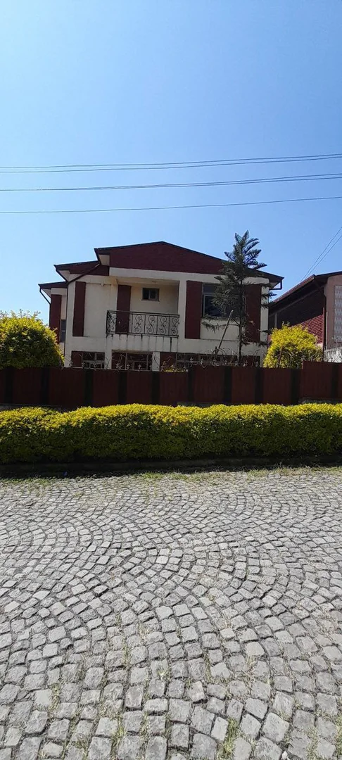 300 ካሬ የሚሸጥ ቤት በአያት