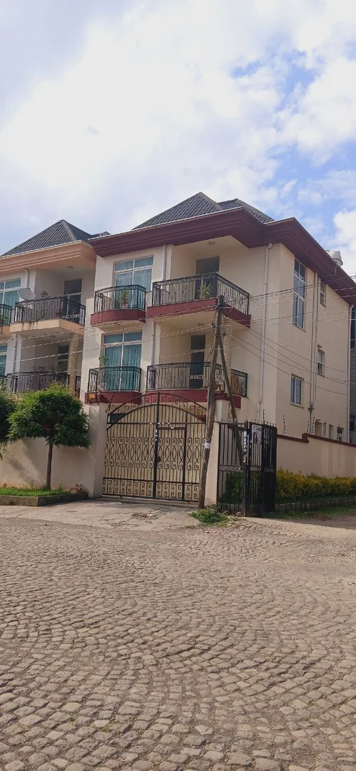 175 ካሬ የሚሸጥ ቤት በሰሚት