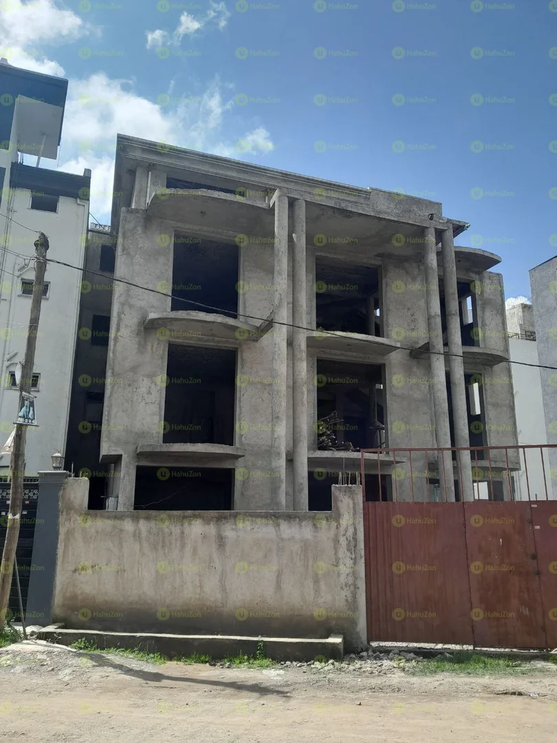 300 ካሬ የሚሸጥ G+3 ቤት በአያት