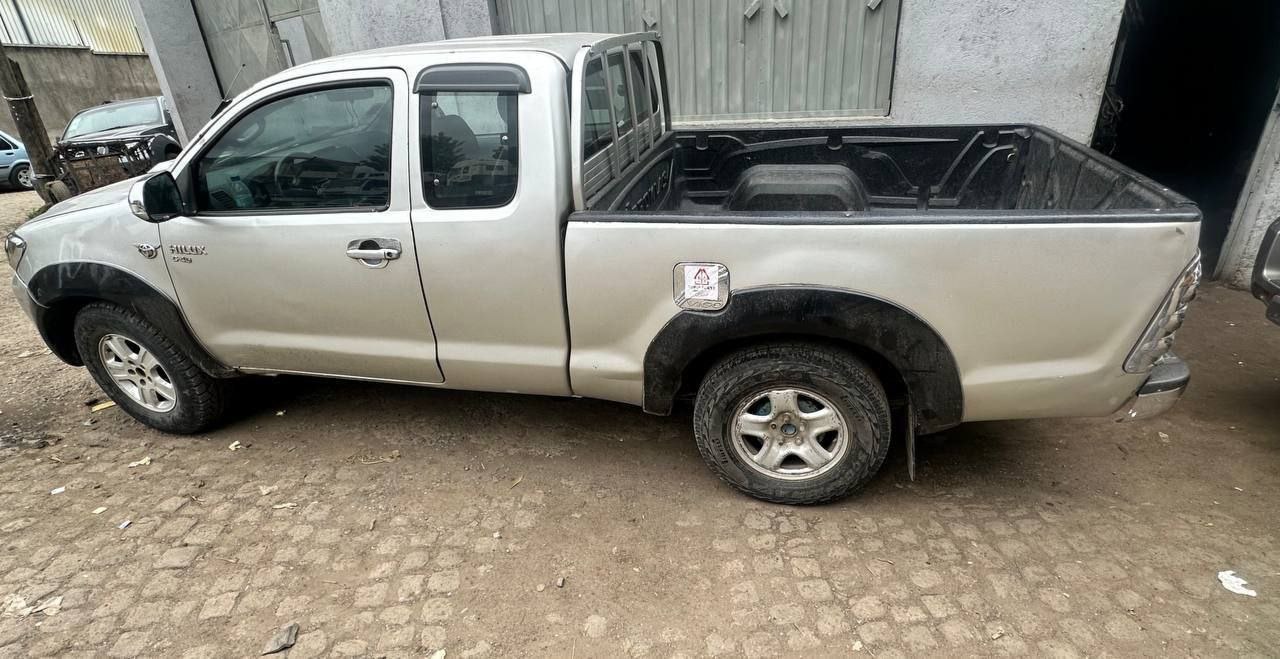 2008 Model-Toyota Extra Cap