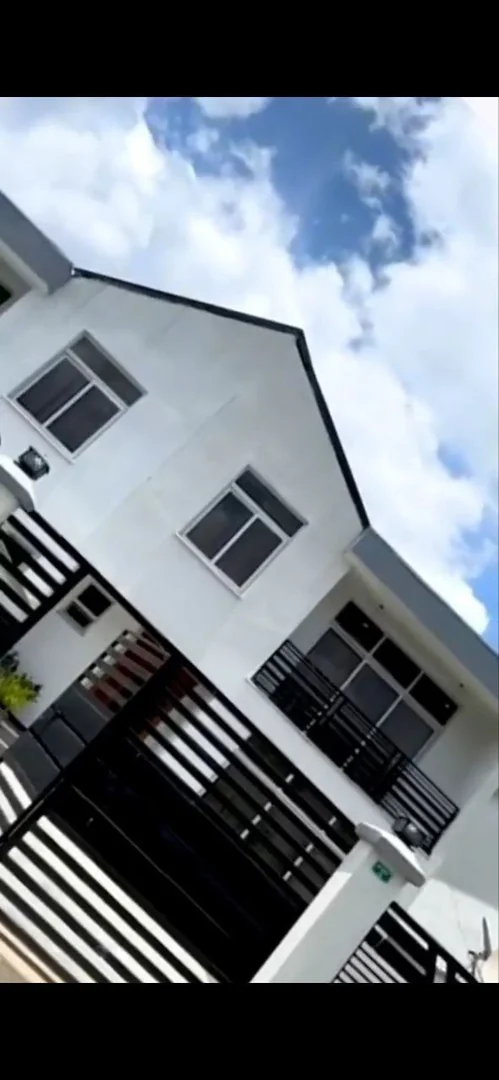 250 ካሬ የሚሸጥ G+1 ቤት በአያት  ሆሴ እሪልእስቴት ውስጥ