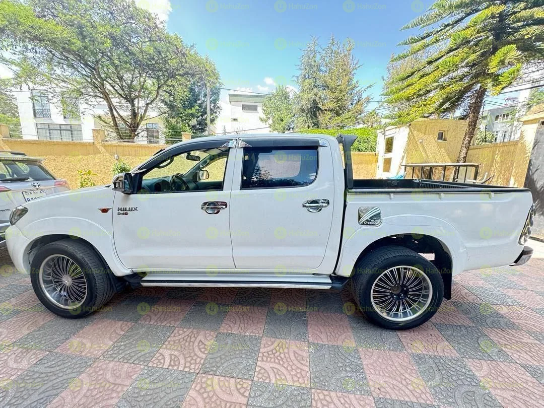 2005 Model-Toyota Hilux Double Cab