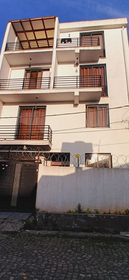 75 ካሬ የሚሸጥ ዘመናዊ G+3 ቤት በአያት