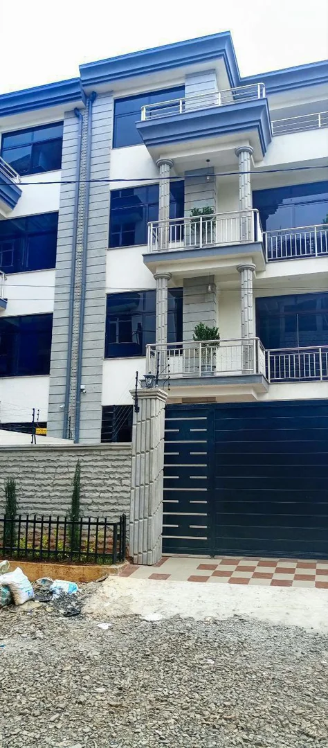 175 ካሬ የሚሸጥ G+3 ቤት በአያት