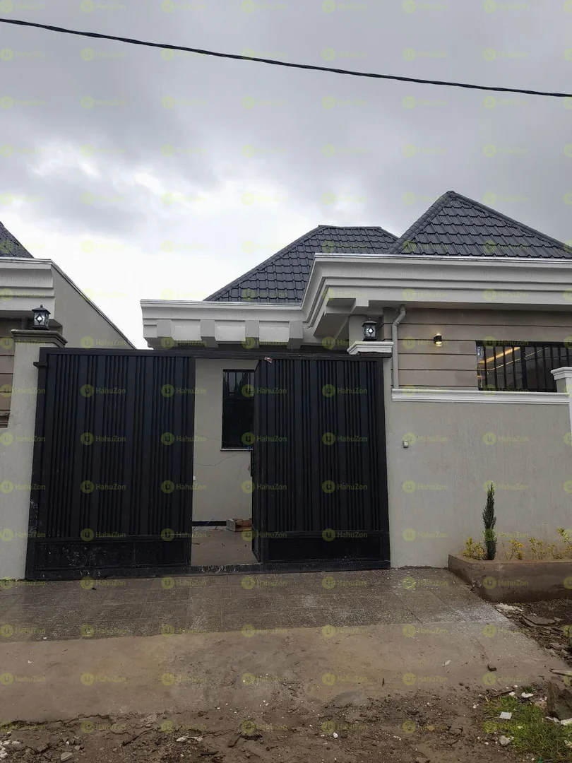 153 ካሬ የሚሸጥ ቪላ ቤት በሰሚት