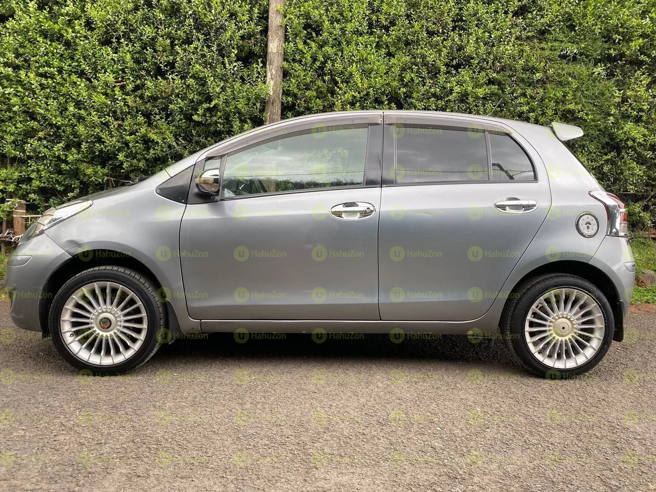 2010 Model-Toyota Yaris Compact