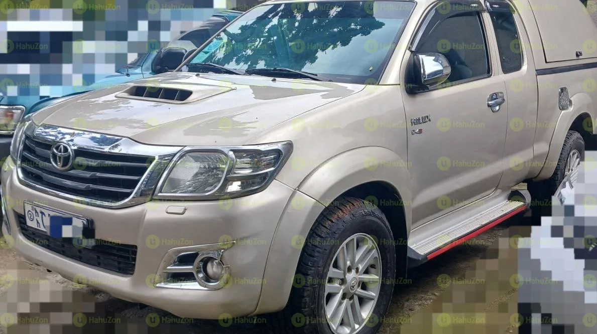 2015 Model-Toyota Hilux Kin-Cab