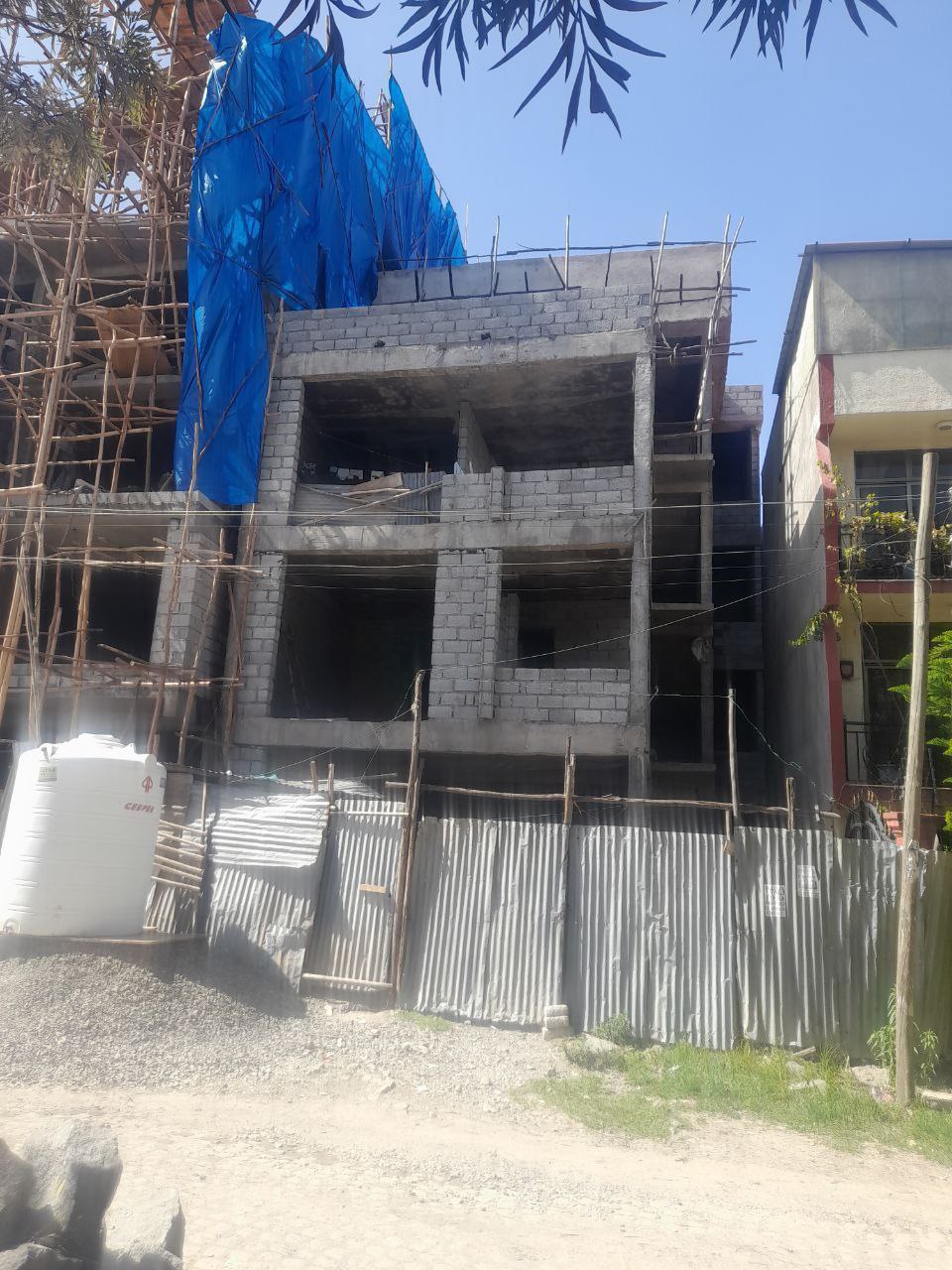 175 ካሬ የሚሸጥ G+2 ቤት በCmc