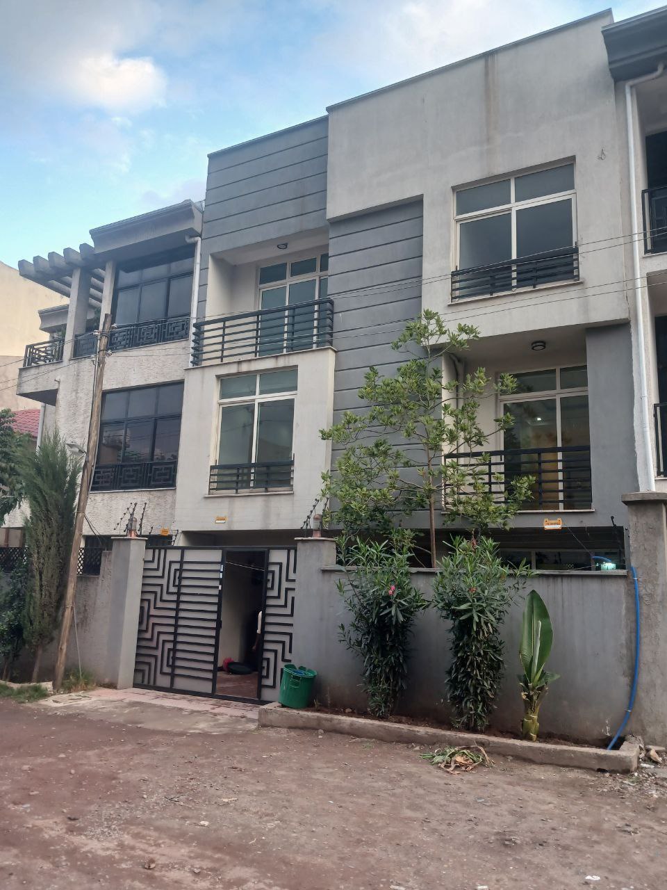 105 ካሬ የሚሸጥ ቤት በአያት