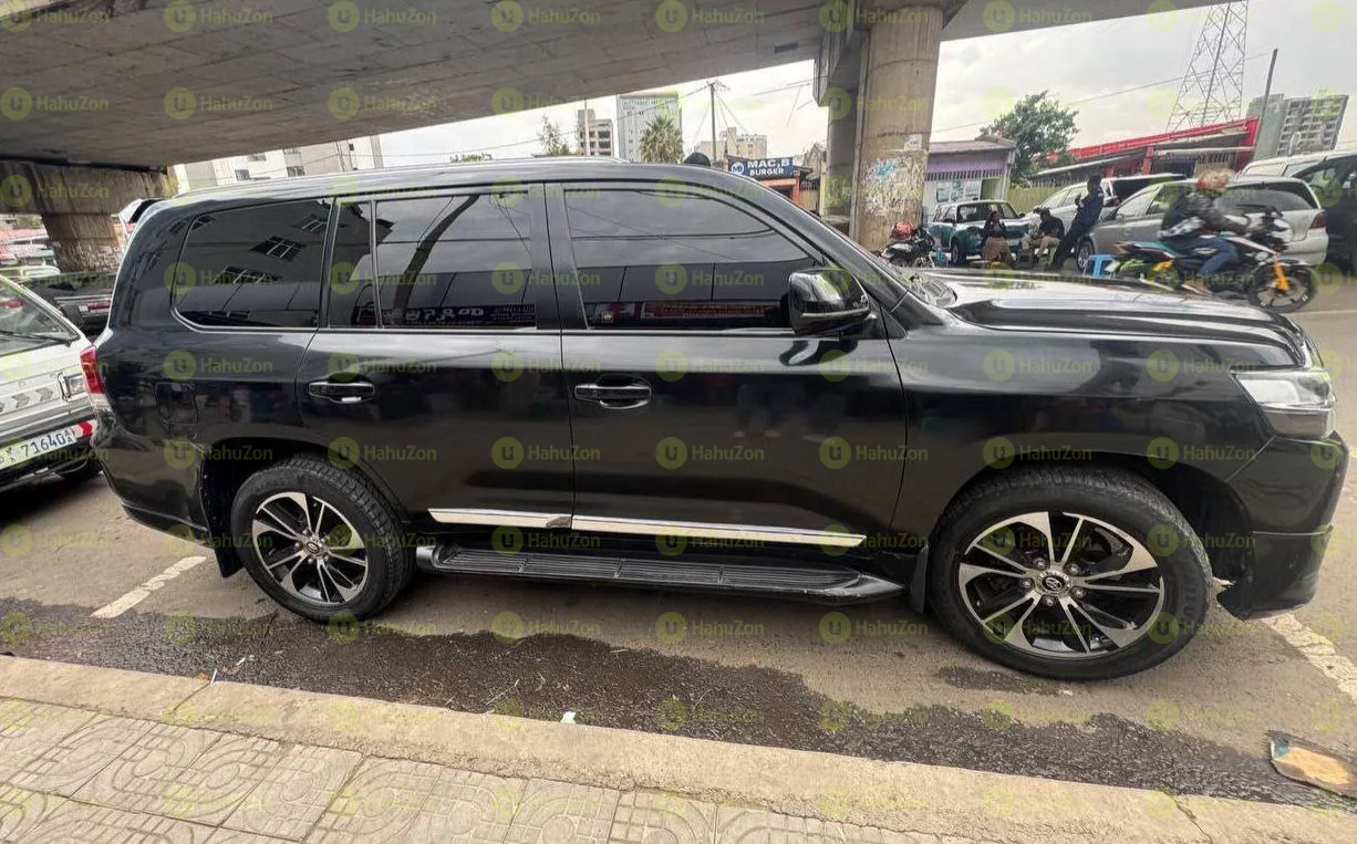 2010 Model-Toyota Land Cruiser V8