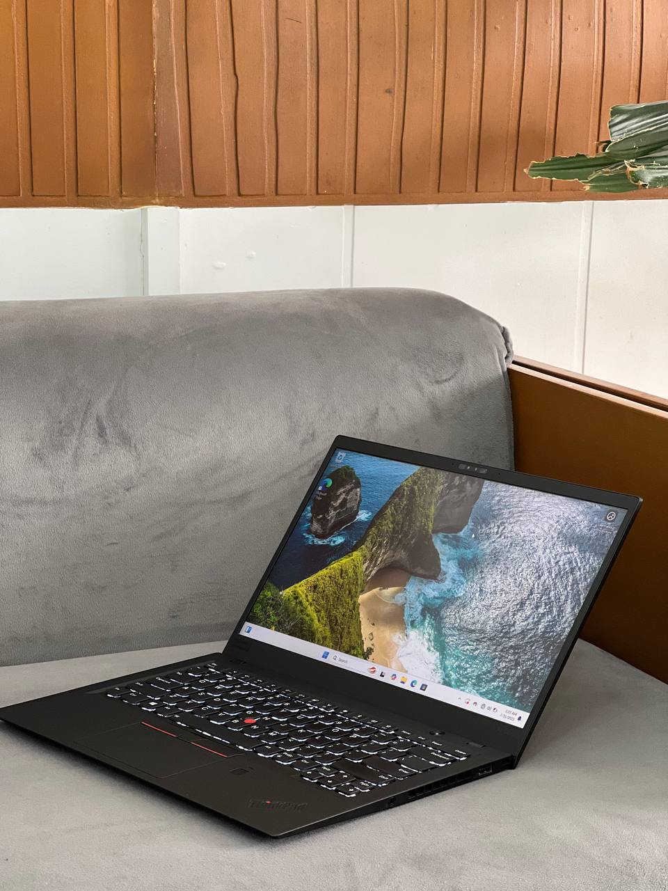 Lenovo X1 Carbon  Core i7 8Th Generation Laptop