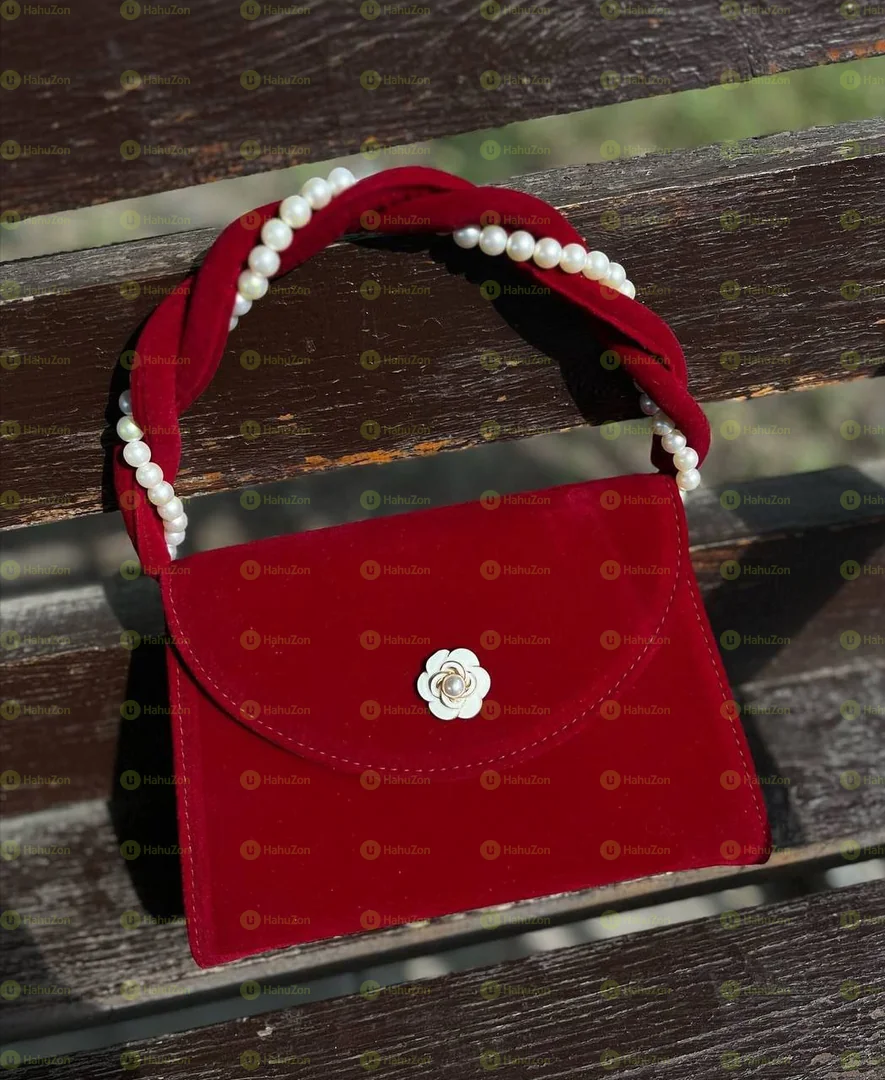 Fashionable Red Handbags