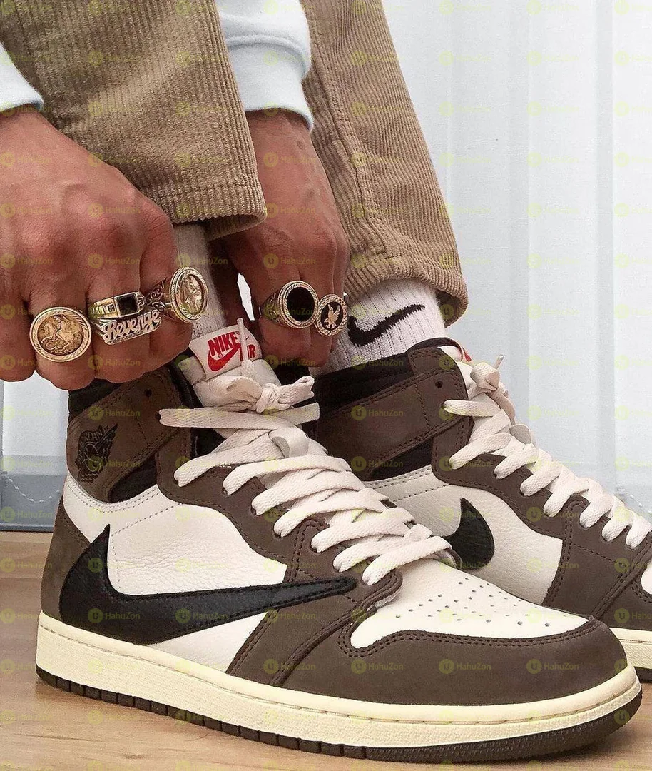 Jordan 1 low X Travis Scott Shoes