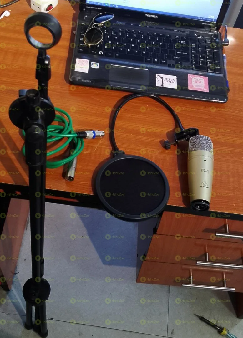 Behringer C -1 Studio Condensor Microphone