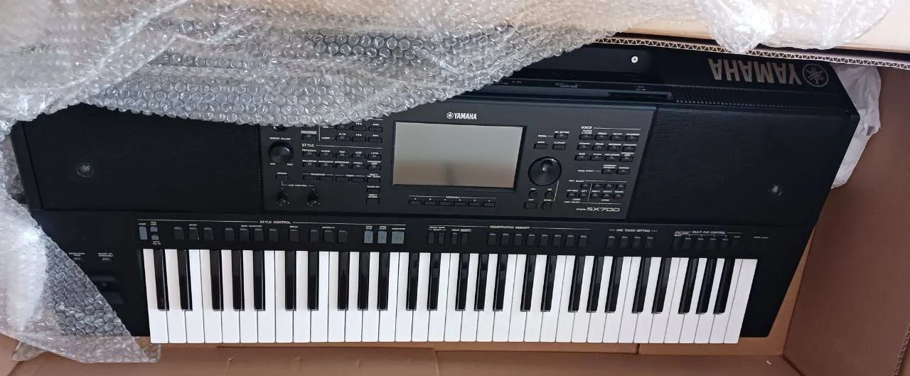 Yamaha PSR SX700 Keyboard