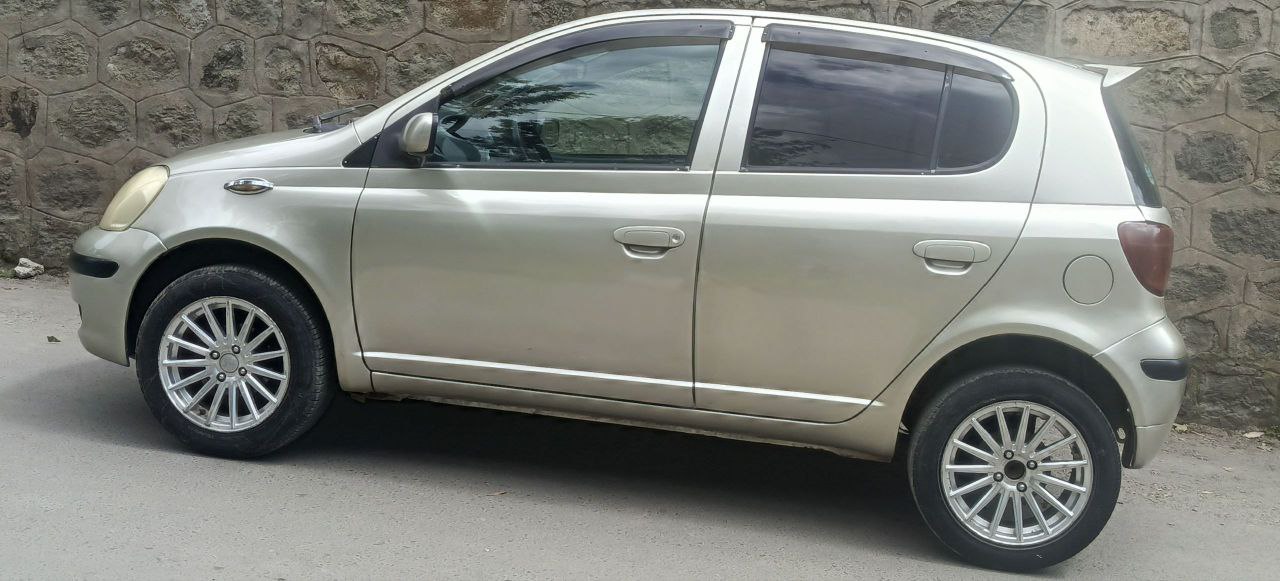 2004 Model-Toyota Vitz