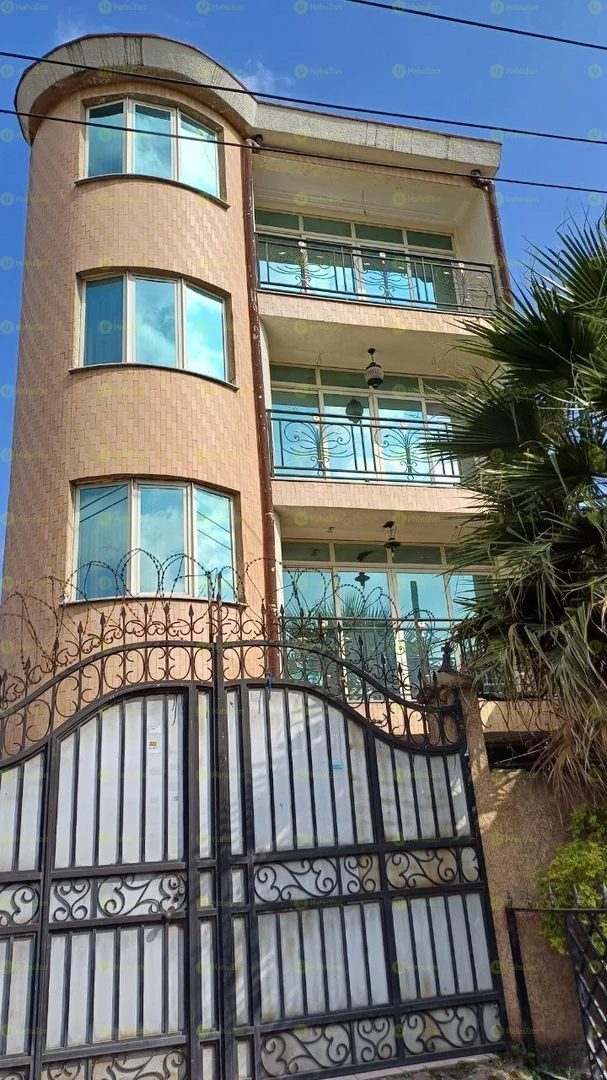 105 ካሬ የሚሸጥ G+3 ቤት በጎሮ ኮንፓውንድ