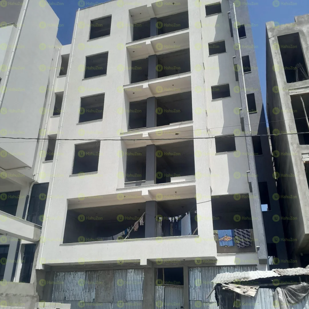 250 ካሬ የሚሸጥ G+5 ህንጻ በአያት