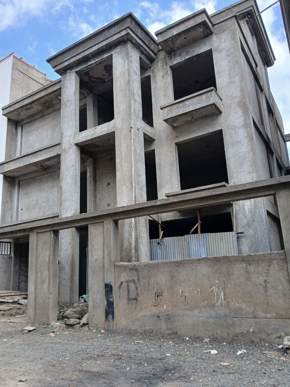 200 ካሬ የሚሸጥ G+2 ቤት በአያት