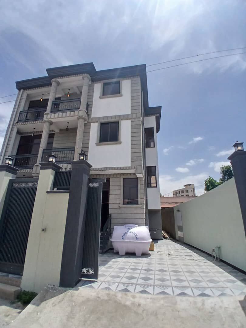 200 ካሬ የሚሸጥ G+3 ቤት በሴ ኤም ሲ