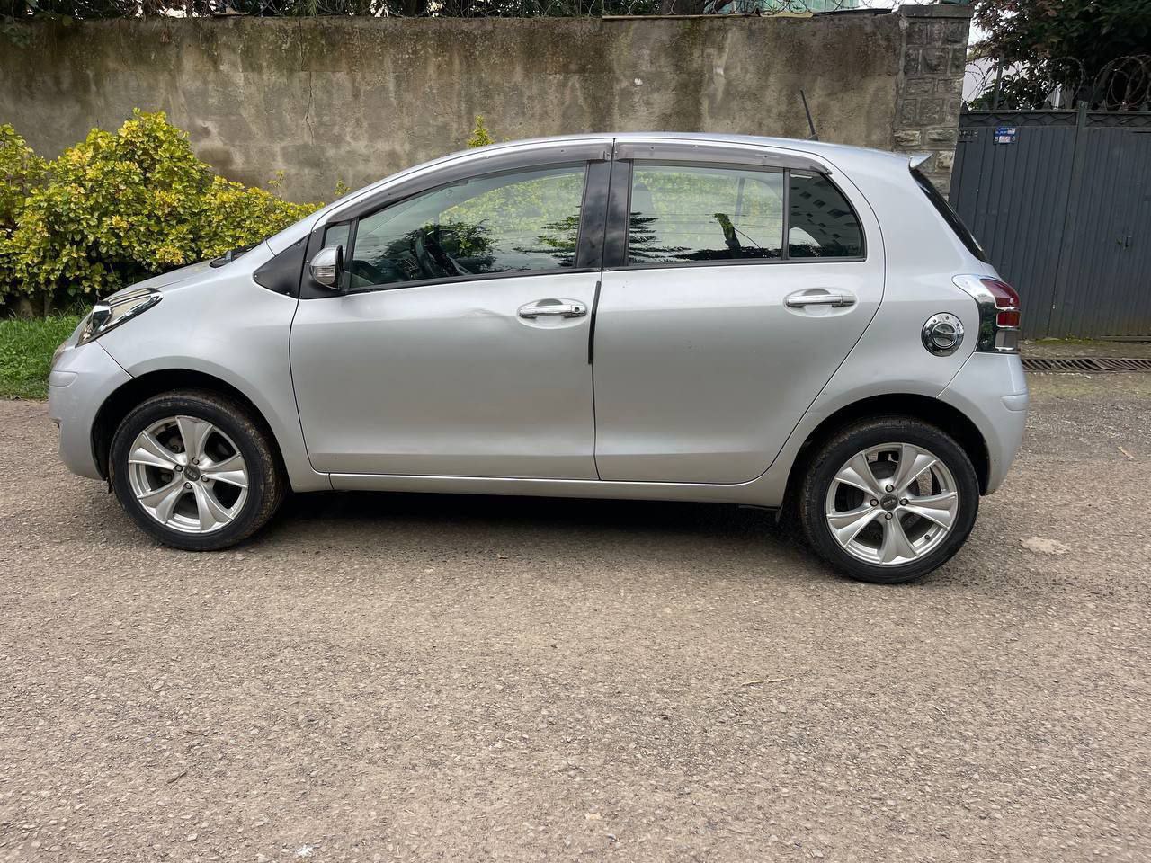 2010 Model-Toyota Yaris Compact