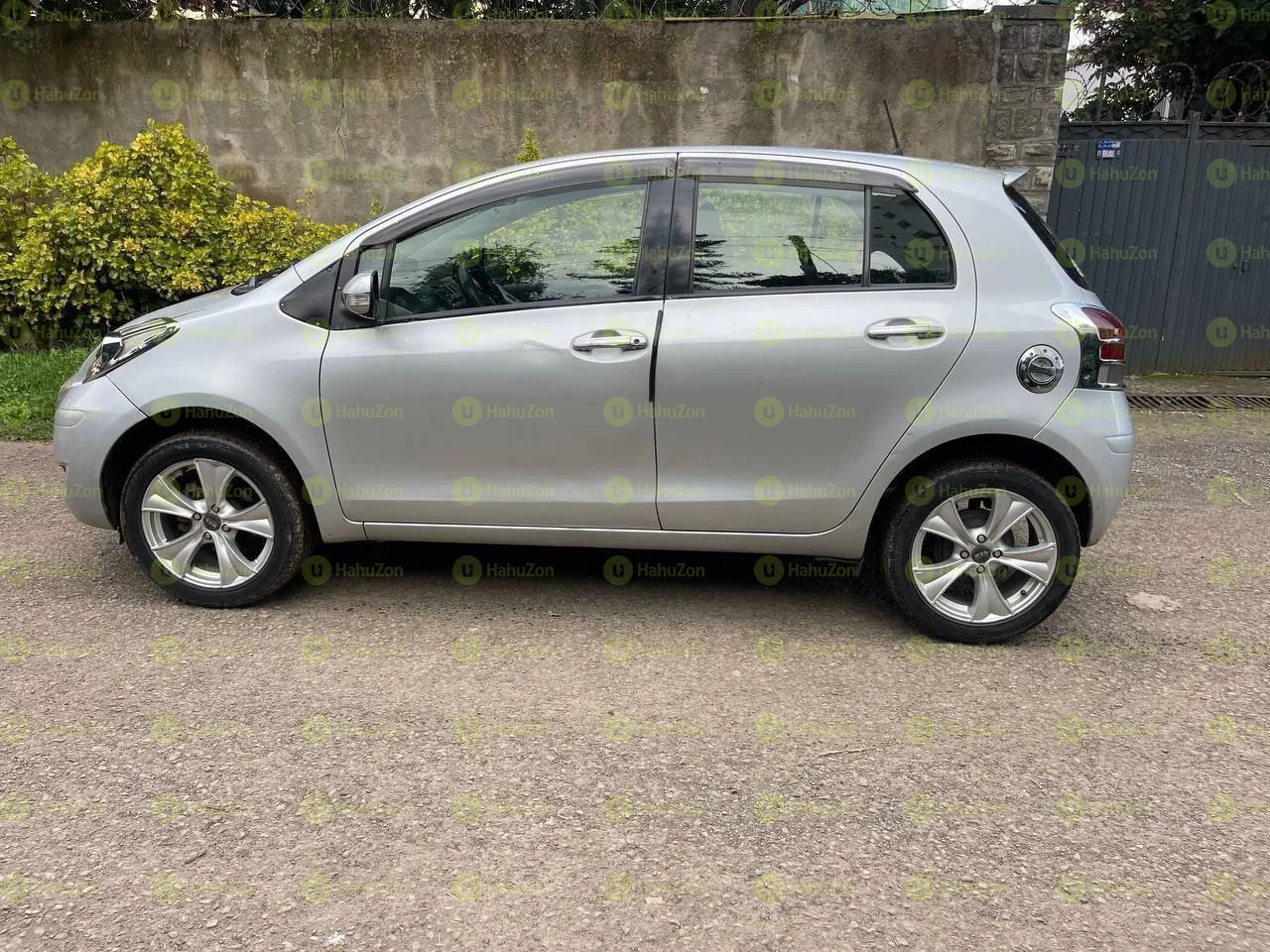 2010 Model-Toyota Yaris Compact