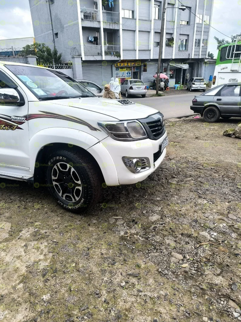 2013 Model-Toyota Hilux Cab