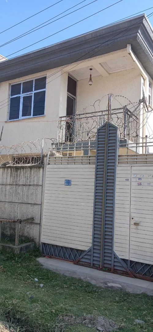 90 ካሬ የሚሸጥ G+1 ቤት በአያት