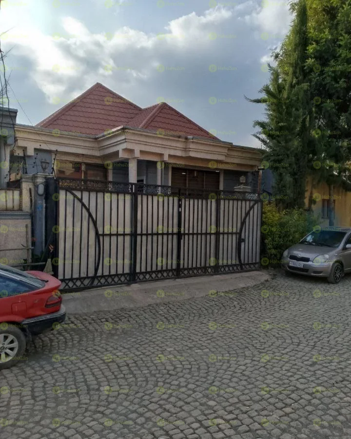 180 ካሬ የሚሸጥ ቪላ ቤት በሰሚት