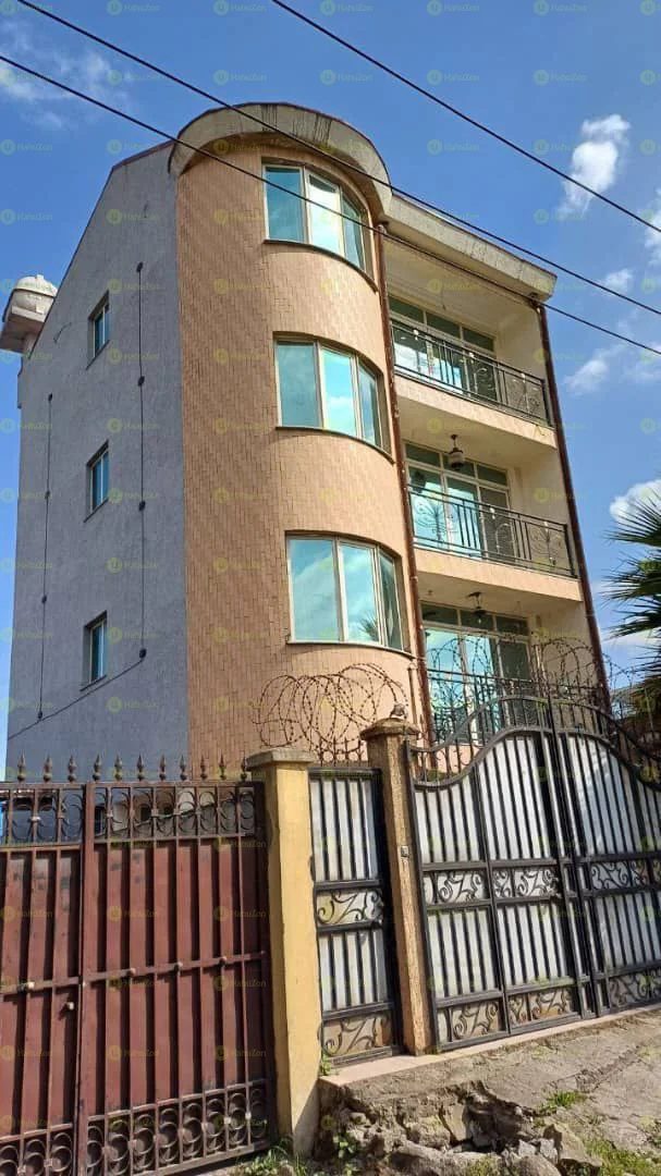 105 ካሬ የሚሸጥ G+3 ቤት በጎሮ