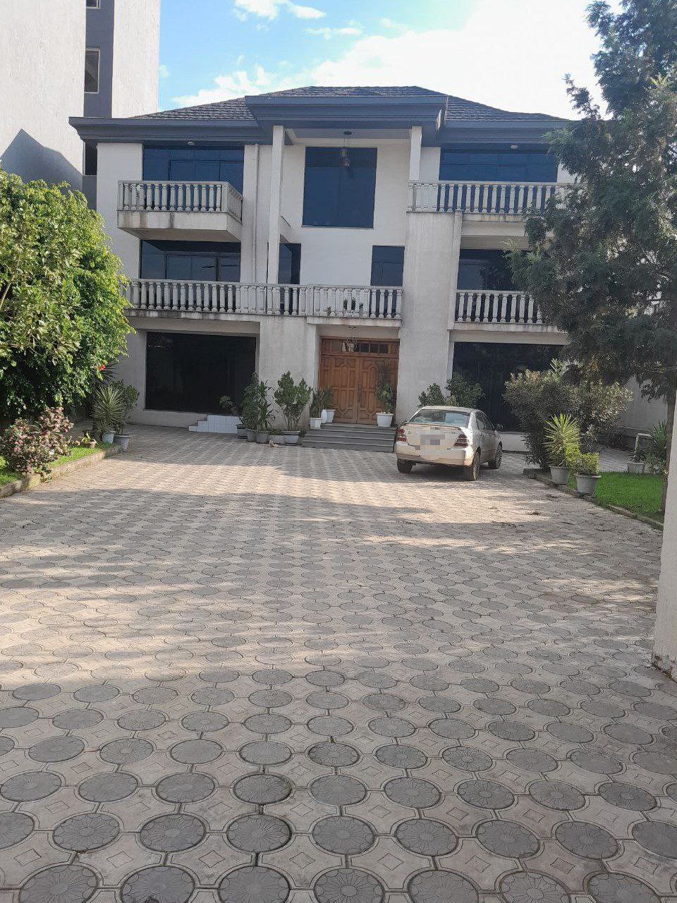 800 ካሬ የሚሸጥ G+2 ቤት በሀጫሉ መንገድ