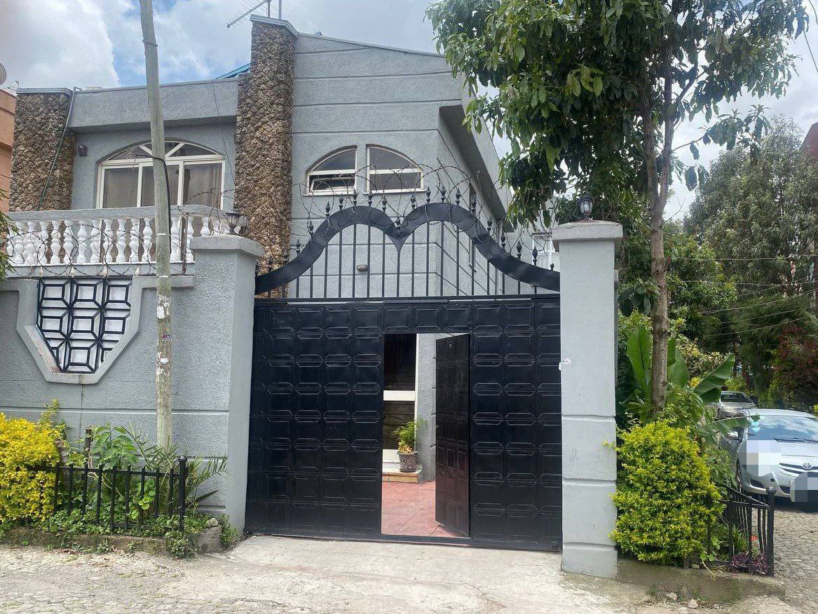 175 ካሬ የሚሸጥ G+1 ቤት በለቡ