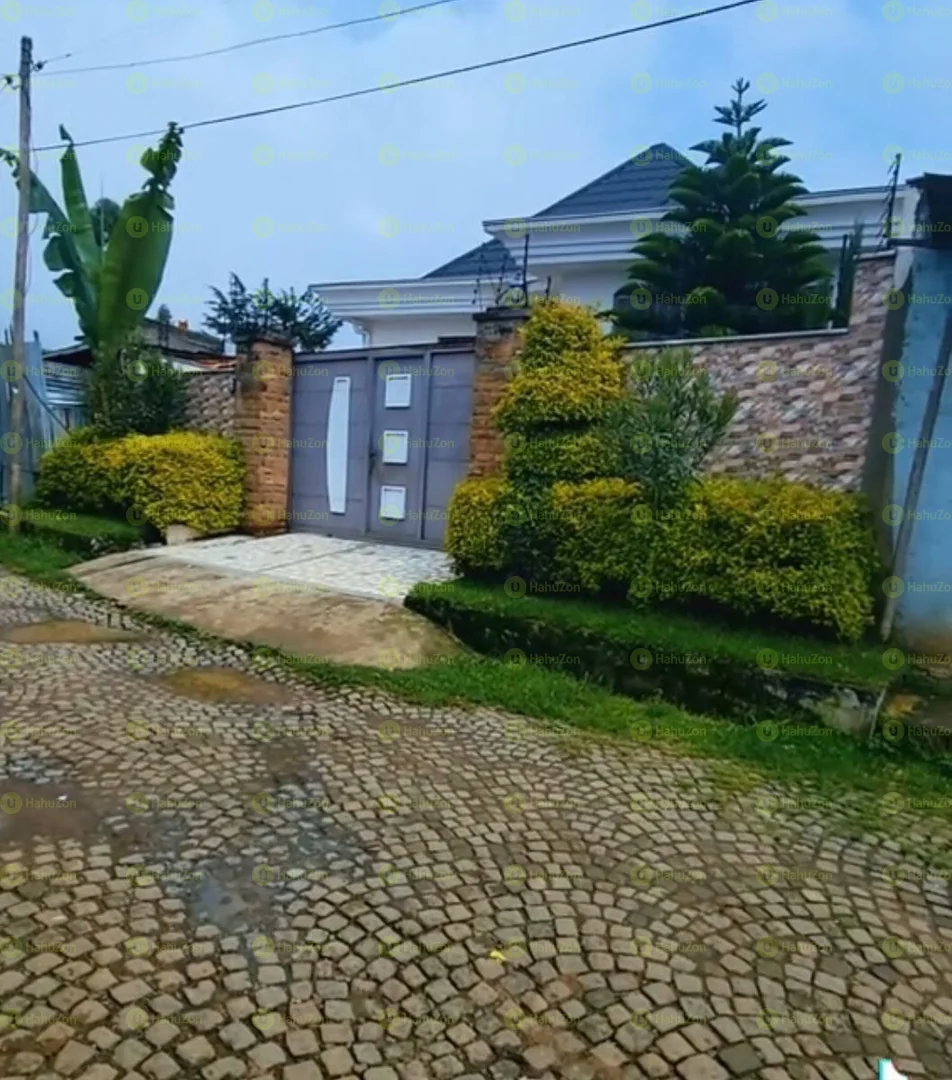 250 ካሬ የሚሸጥ ቪላ ቤት በኮተቤ
