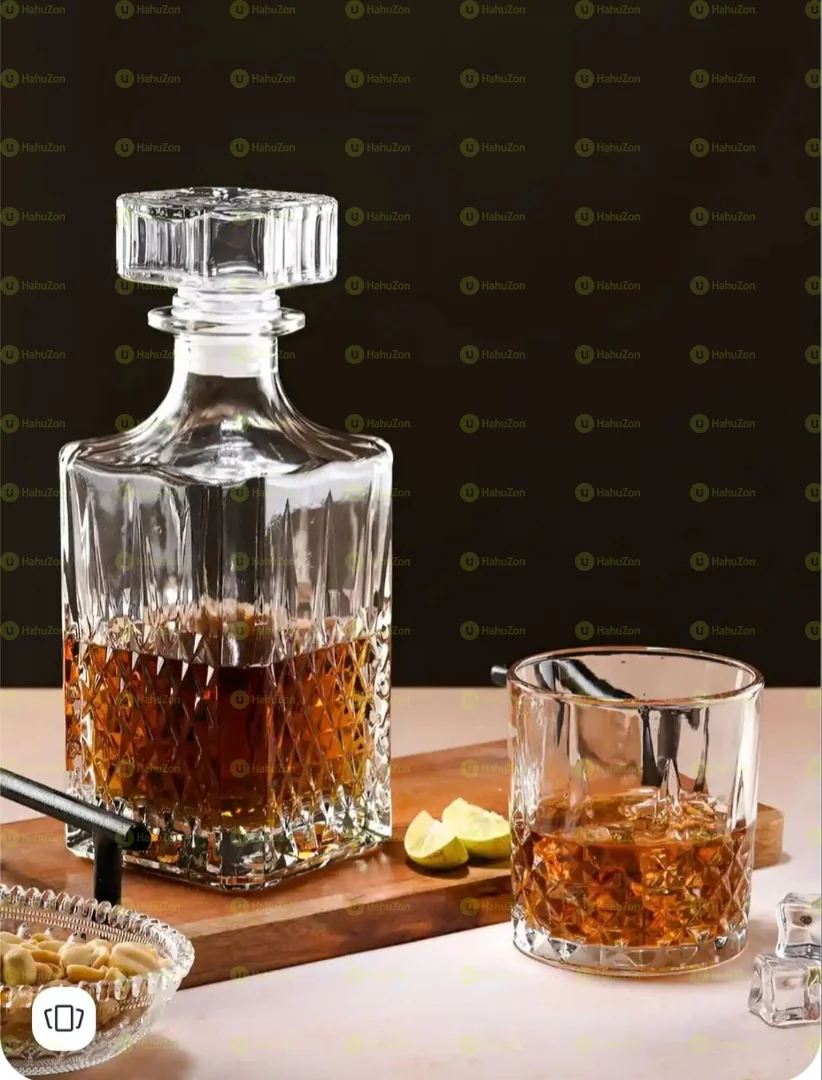 6 የመጠጫ ብርጭቆ ከአንድ የመጠጥ ማቅረቢያ ጋር