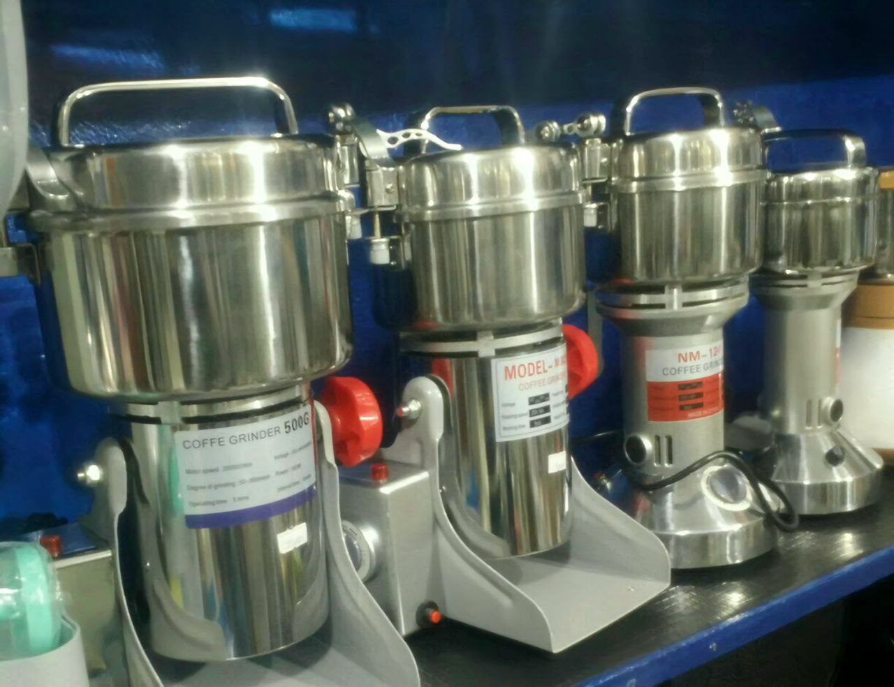 የደረቅ አዝእርትና ቅመማ ቅመም መፍጫ