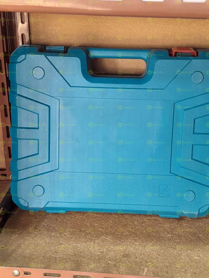 ማኬታ ድሪል ከነአክሰሰሪዉ