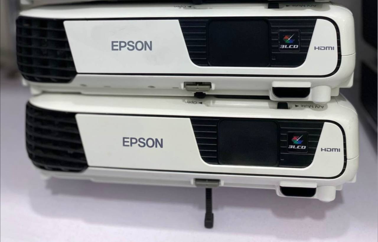 New Epson s31 Projector