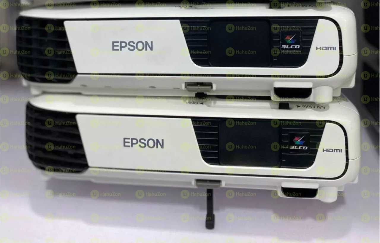 New Epson s31 Projector